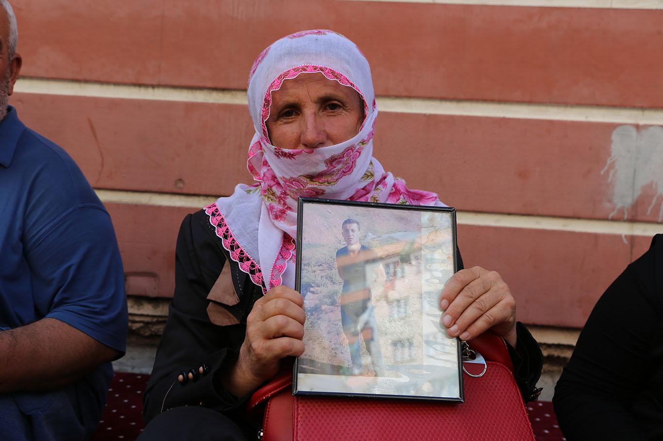 Bir anne daha evladı için eylemde: Oğlumuzu istiyoruz